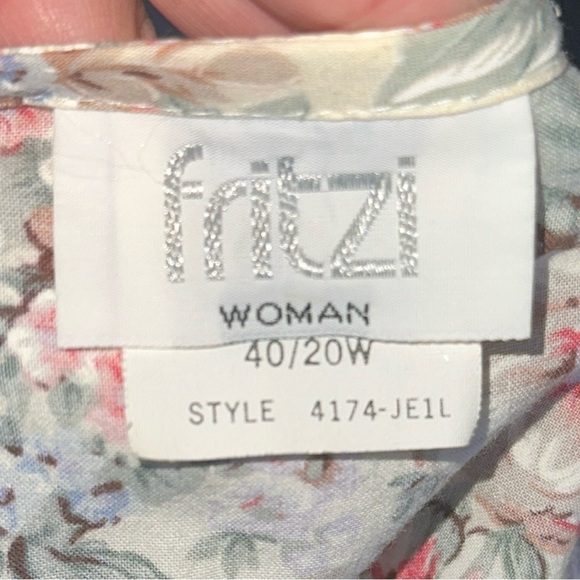 VINTAGE Floral Lace Trim Collar Blouse with Buttons - Picture 10 of 10